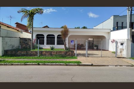 Casa à venda com 259m², 4 quartos e 4 vagasFachada