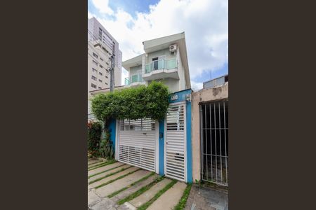 Casa para alugar com 194m², 4 quartos e 2 vagas Casa para alugar com 194m², 4 quartos e 2 vagasFachada