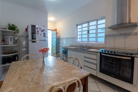 Casa para alugar com 194m², 4 quartos e 2 vagas Casa para alugar com 194m², 4 quartos e 2 vagasCozinha