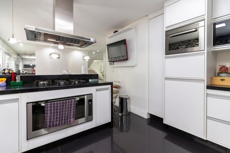 Casa à venda com 432m², 5 quartos e 5 vagas Casa à venda com 432m², 5 quartos e 5 vagasCozinha