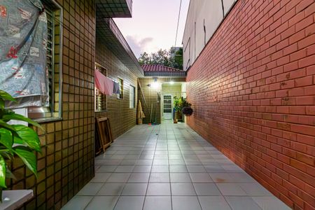 Casa à venda com 241m², 4 quartos e 6 vagas Casa à venda com 241m², 4 quartos e 6 vagasQuintal