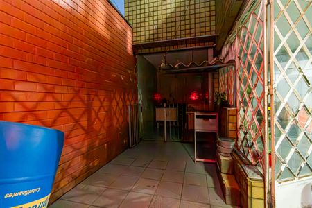 Casa à venda com 241m², 4 quartos e 6 vagas Casa à venda com 241m², 4 quartos e 6 vagasQuintal