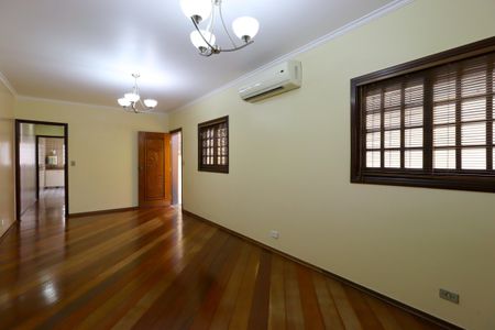 Casa à venda com 202m², 3 quartos e 4 vagasSala