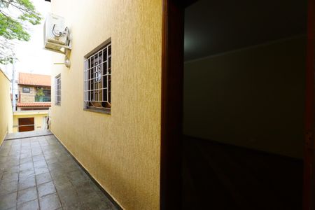 Casa à venda com 202m², 3 quartos e 4 vagasCorredor externo
