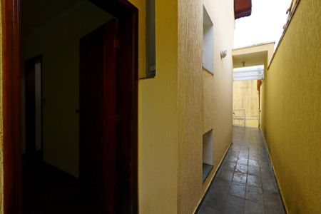 Casa à venda com 202m², 3 quartos e 4 vagasCorredor externo