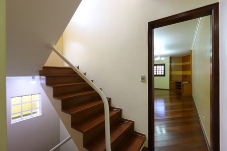 Casa à venda com 202m², 3 quartos e 4 vagasCorredor piso inferior