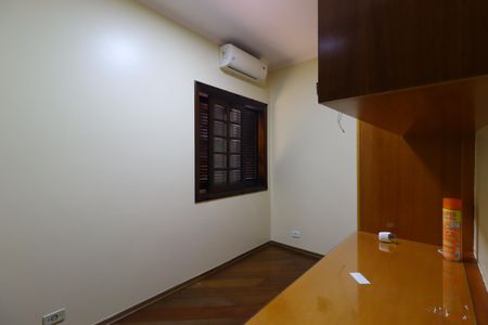 Casa à venda com 202m², 3 quartos e 4 vagasQuarto 2