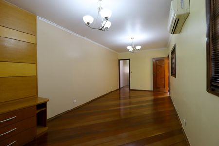 Casa à venda com 202m², 3 quartos e 4 vagasSala