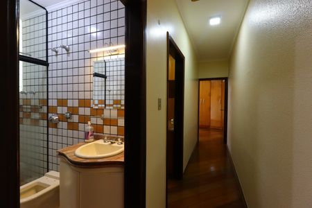 Casa à venda com 202m², 3 quartos e 4 vagasCorredor piso superior