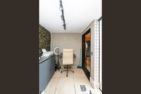 Apartamento à venda com 157m², 3 quartos e 2 vagas Apartamento à venda com 157m², 3 quartos e 2 vagasEscritório