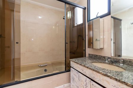 Apartamento para alugar com 130m², 3 quartos e 2 vagas Apartamento para alugar com 130m², 3 quartos e 2 vagasBanheiro da Suíte 1