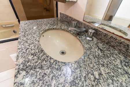 Apartamento para alugar com 130m², 3 quartos e 2 vagas Apartamento para alugar com 130m², 3 quartos e 2 vagasBanheiro da Suíte 1