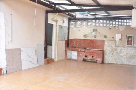 Casa à venda com 300m², 3 quartos e 5 vagas Casa à venda com 300m², 3 quartos e 5 vagasQuintal