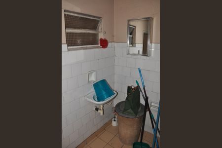 Casa à venda com 300m², 3 quartos e 5 vagas Casa à venda com 300m², 3 quartos e 5 vagasBanheiro de Serviço