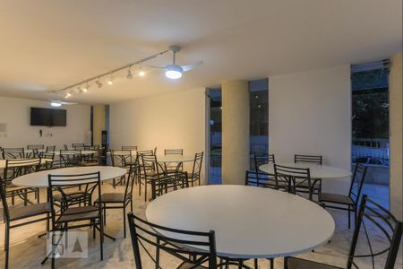 Apartamento à venda com 72m², 2 quartos e 1 vagaÁrea comum