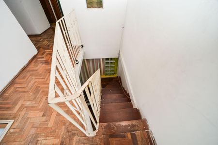 Casa à venda com 160m², 4 quartos e 3 vagasEscada