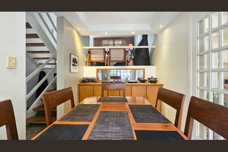 Casa de condomínio à venda com 273m², 3 quartos e 4 vagas Casa de condomínio à venda com 273m², 3 quartos e 4 vagasSala de Jantar