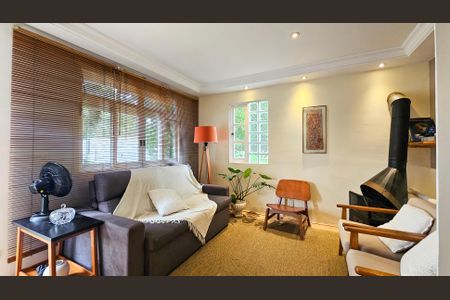 Casa de condomínio à venda com 273m², 3 quartos e 4 vagas Casa de condomínio à venda com 273m², 3 quartos e 4 vagasSala 2