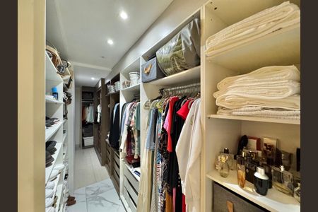 Apartamento à venda com 198m², 3 quartos e 2 vagasSuíte 1 - Closet