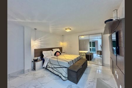 Apartamento à venda com 198m², 3 quartos e 2 vagasSuíte 1