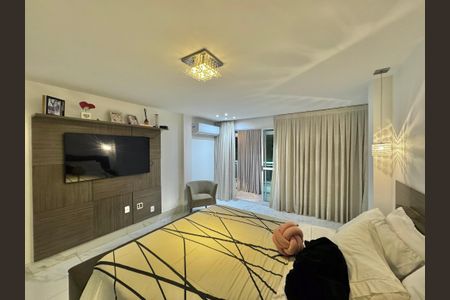 Apartamento à venda com 198m², 3 quartos e 2 vagasSuíte 1