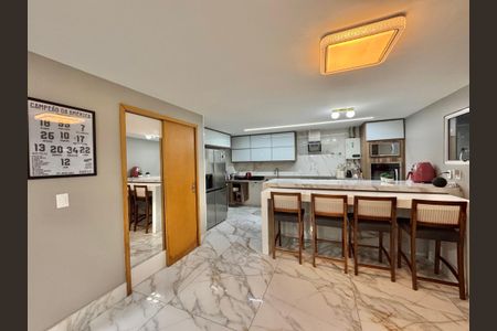 Apartamento à venda com 198m², 3 quartos e 2 vagasCozinha e Área de Serviço