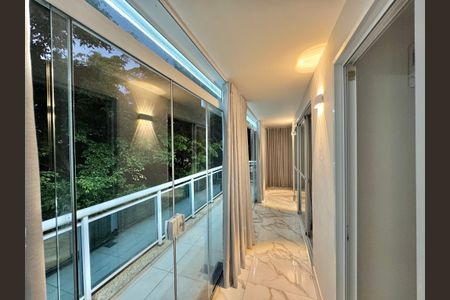 Apartamento à venda com 198m², 3 quartos e 2 vagasCorredor