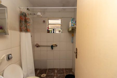 Casa à venda com 244m², 5 quartos e 4 vagas Casa à venda com 244m², 5 quartos e 4 vagasBanheiro 2