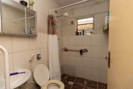 Casa à venda com 244m², 5 quartos e 4 vagas Casa à venda com 244m², 5 quartos e 4 vagasBanheiro 2