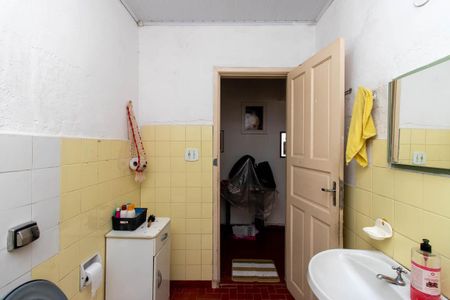Casa à venda com 244m², 5 quartos e 4 vagas Casa à venda com 244m², 5 quartos e 4 vagasBanheiro 1