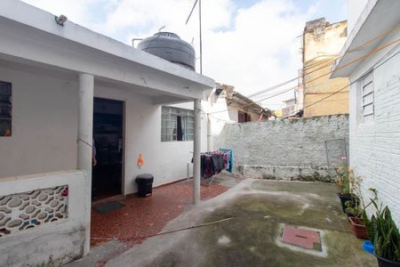 Casa à venda com 244m², 5 quartos e 4 vagas Casa à venda com 244m², 5 quartos e 4 vagasQuintal