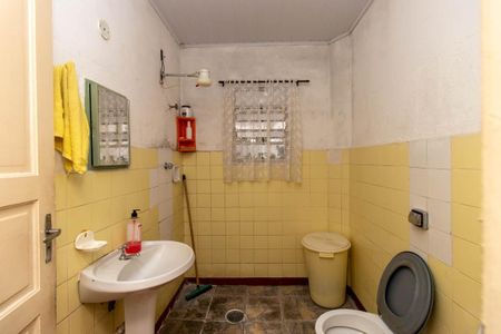 Casa à venda com 244m², 5 quartos e 4 vagas Casa à venda com 244m², 5 quartos e 4 vagasBanheiro 1