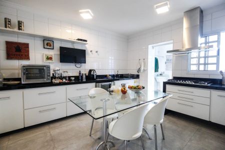 Casa à venda com 280m², 3 quartos e 4 vagas Casa à venda com 280m², 3 quartos e 4 vagasCozinha