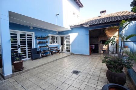 Casa à venda com 280m², 3 quartos e 4 vagas Casa à venda com 280m², 3 quartos e 4 vagasQuintal