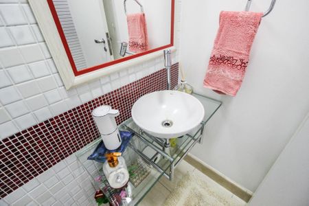 Casa à venda com 280m², 3 quartos e 4 vagas Casa à venda com 280m², 3 quartos e 4 vagasLavabo