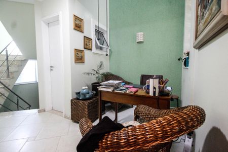 Casa à venda com 280m², 3 quartos e 4 vagas Casa à venda com 280m², 3 quartos e 4 vagasEscritório