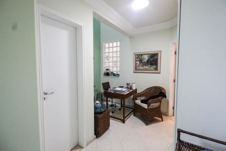Casa à venda com 280m², 3 quartos e 4 vagas Casa à venda com 280m², 3 quartos e 4 vagasEscritório