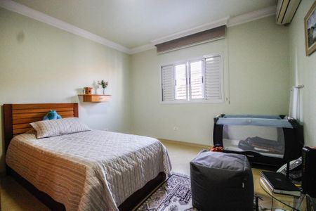 Casa à venda com 280m², 3 quartos e 4 vagas Casa à venda com 280m², 3 quartos e 4 vagasQuarto 2