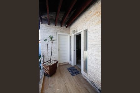 Casa à venda com 280m², 3 quartos e 4 vagas Casa à venda com 280m², 3 quartos e 4 vagasHall