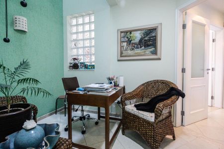 Casa à venda com 280m², 3 quartos e 4 vagas Casa à venda com 280m², 3 quartos e 4 vagasEscritório