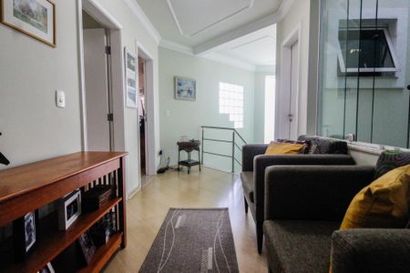 Casa à venda com 280m², 3 quartos e 4 vagas Casa à venda com 280m², 3 quartos e 4 vagasHall