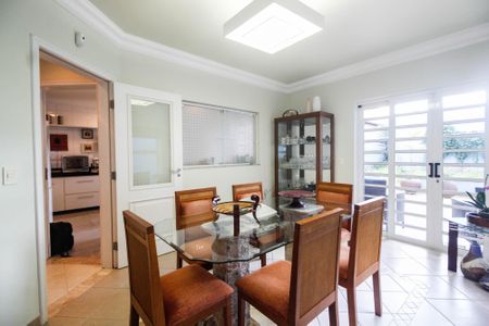 Casa à venda com 280m², 3 quartos e 4 vagas Casa à venda com 280m², 3 quartos e 4 vagasSala de jantar