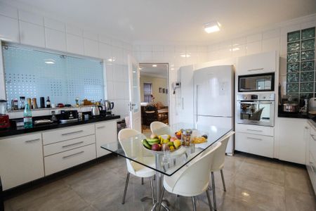 Casa à venda com 280m², 3 quartos e 4 vagas Casa à venda com 280m², 3 quartos e 4 vagasCozinha