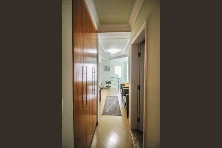 Casa à venda com 280m², 3 quartos e 4 vagas Casa à venda com 280m², 3 quartos e 4 vagasCorredor