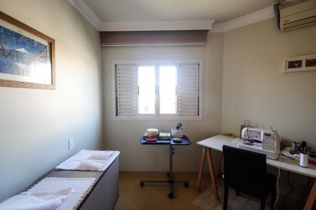 Casa à venda com 280m², 3 quartos e 4 vagas Casa à venda com 280m², 3 quartos e 4 vagasQuarto 3