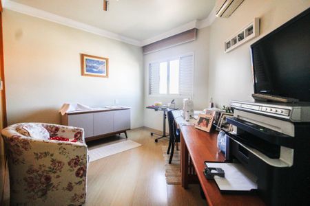 Casa à venda com 280m², 3 quartos e 4 vagas Casa à venda com 280m², 3 quartos e 4 vagasQuarto 3