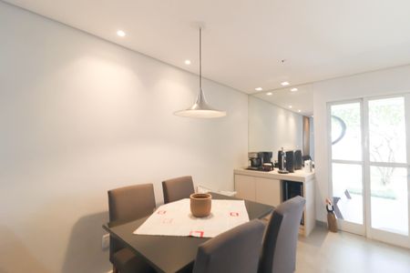 Casa de condomínio à venda com 125m², 3 quartos e 2 vagasSala