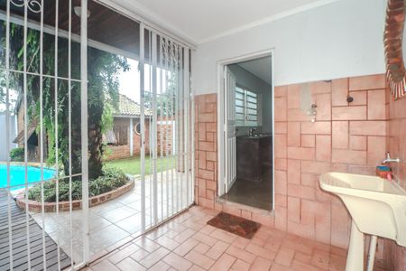 Casa à venda com 280m², 3 quartos e 2 vagasÁrea de Serviço