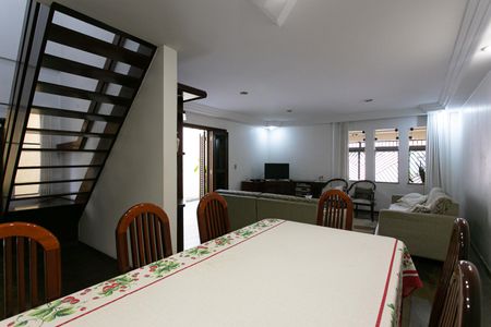 Casa à venda com 300m², 3 quartos e 2 vagasSala