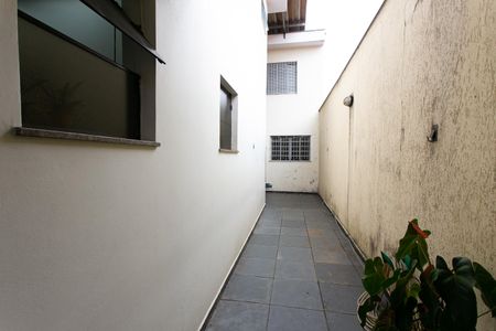 Casa à venda com 300m², 3 quartos e 2 vagasCorredor Externo